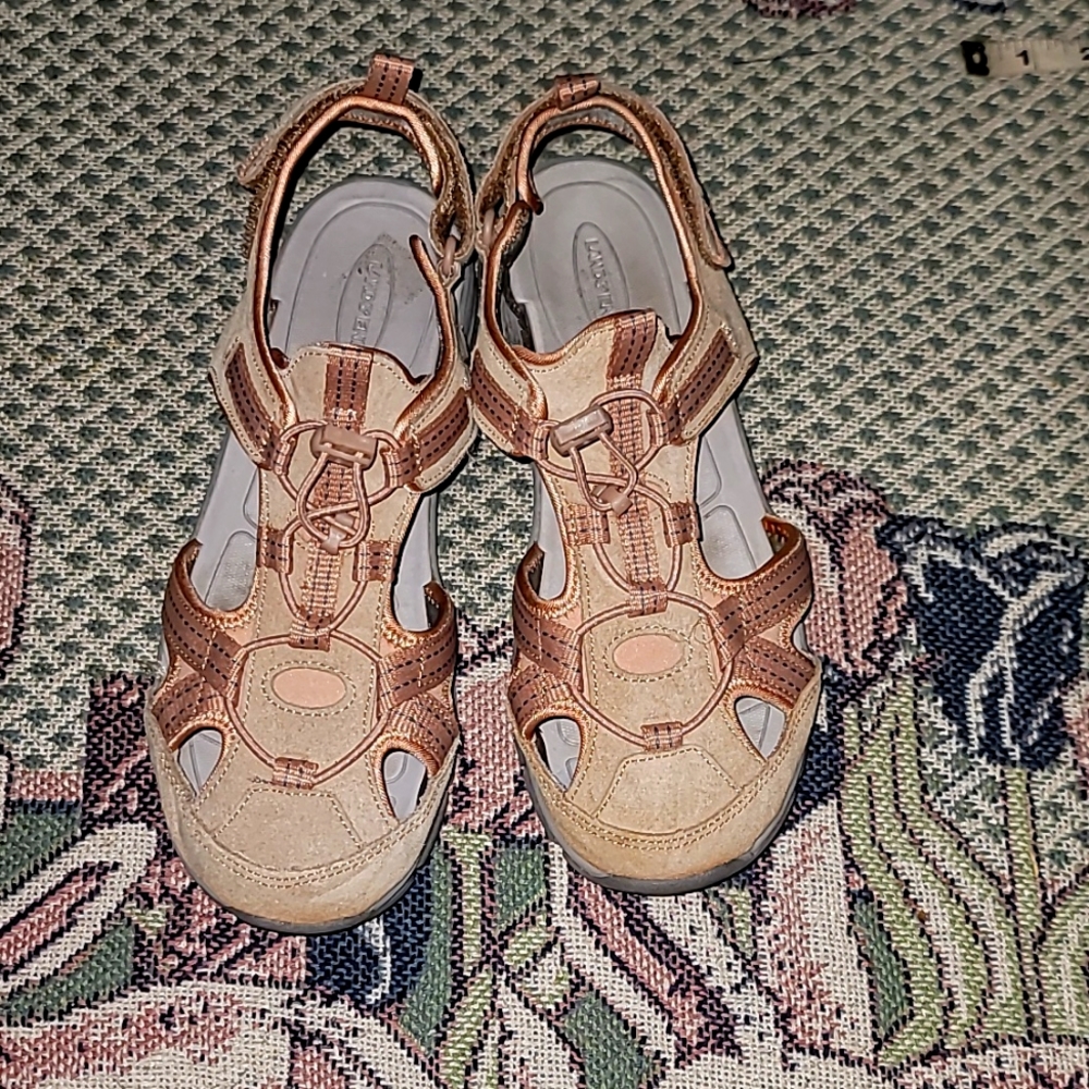 Lands End Closed toe hiking sandals light-pink beige strappy 9B